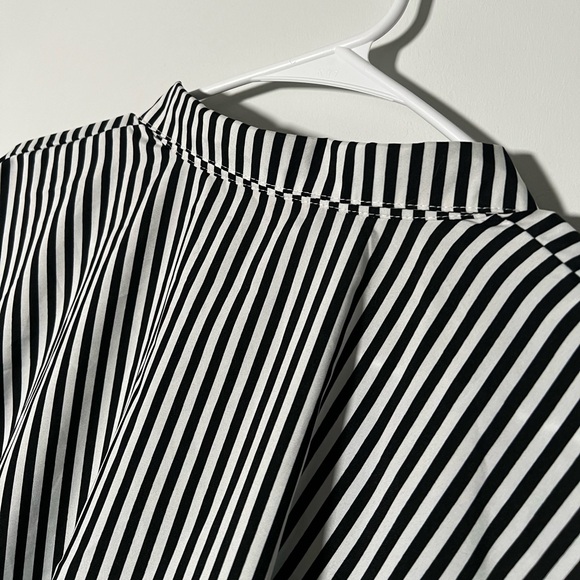 3/$10 🌸 Shein Black and White Striped Button Up Top Large Dolman Sleeves - Picture 4 of 8